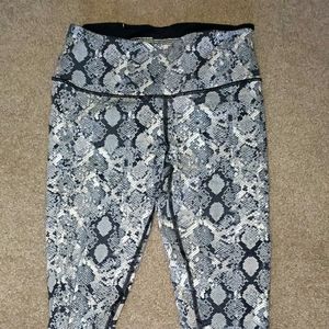 Womens Victoria Sport Snakeskin Leggings